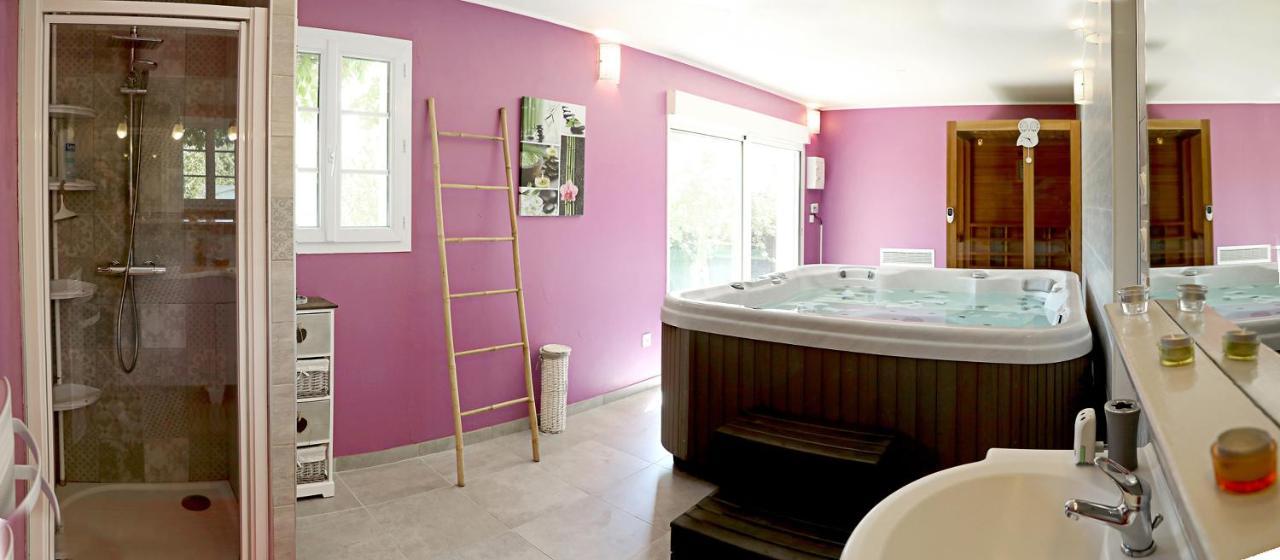 Au Coeur Du Bien-Etre, Gite Avec Piscine Chauffee Et Couverte, Spa, Sauna, Massages Monteaux Exteriör bild